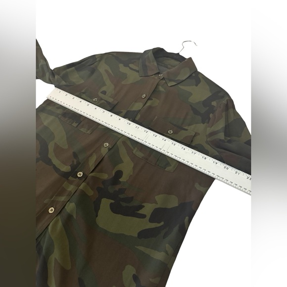 Le Superbe Roaming Safari Rayon Camo Print
Tunic Shirt MSRP $345 0 (Small) - Picture 7 of 10